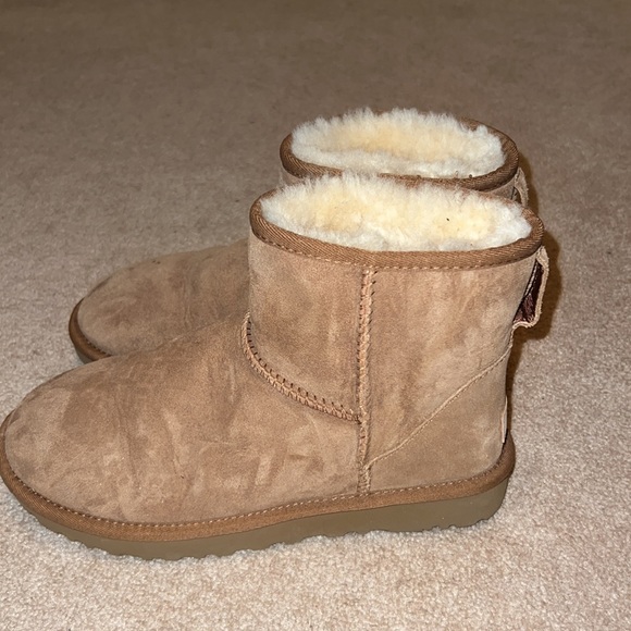 Chestnut classic mini 2 UGGS - size 8 - Picture 2 of 5